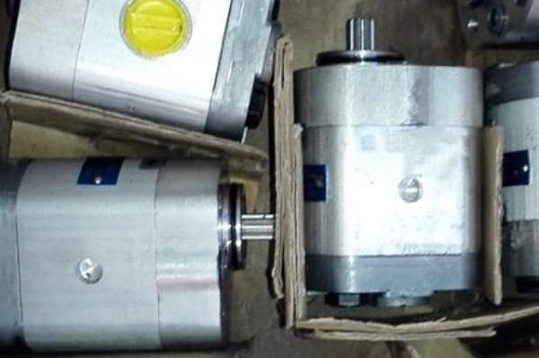 JIHOSTROJ齿轮泵P23-3.3R-A03K03-AG02P01-N ,捷克P23系列齿轮油泵